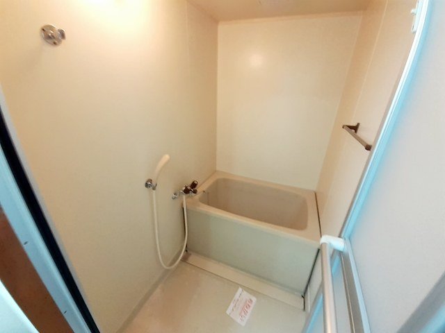 バス・シャワールーム　コンパクトで使いやすいお風呂です