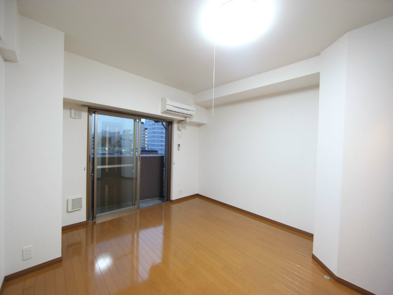 その他部屋・スペース　洋室8.0帖　エアコン付　収納充実　バルコニー