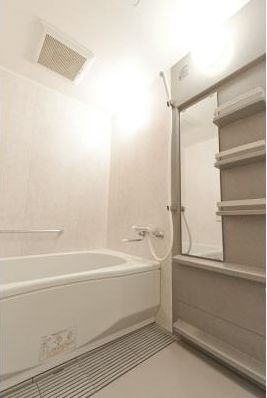 バス・シャワールーム　同物件別部屋の写真です