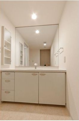 洗面設備　同物件別部屋の写真です