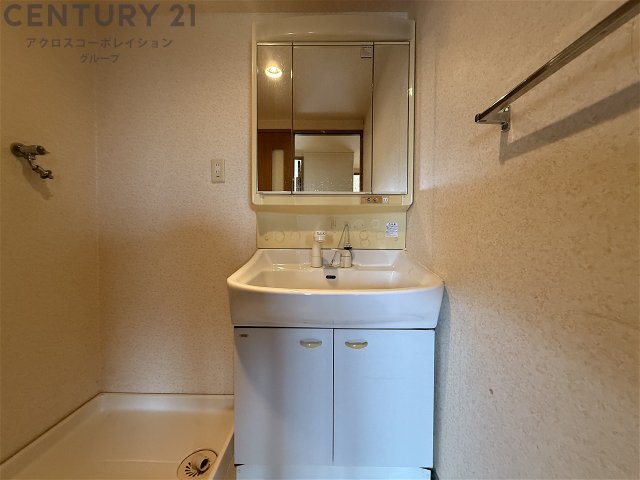 洗面設備　洗面所内に室内洗濯機置場がついてます！