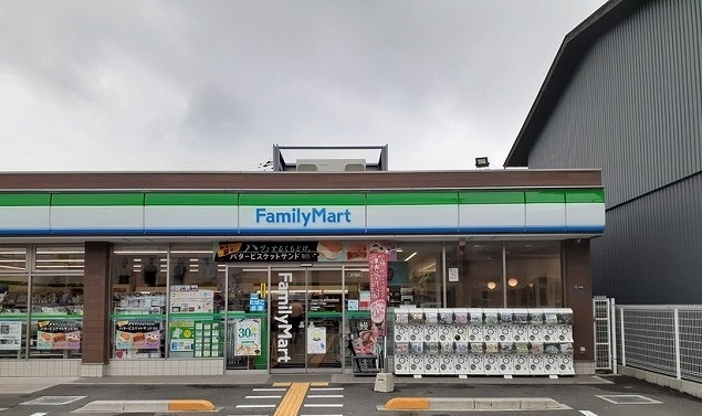 コンビニ　ファミリーマート 吹田豊津町店（コンビニ）まで407m