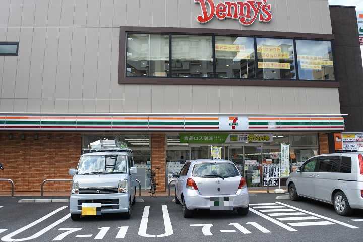 コンビニ　セブンイレブン（コンビニ）まで605m