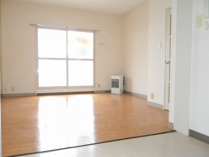 居室・リビング　人気の独立キッチンタイプです☆