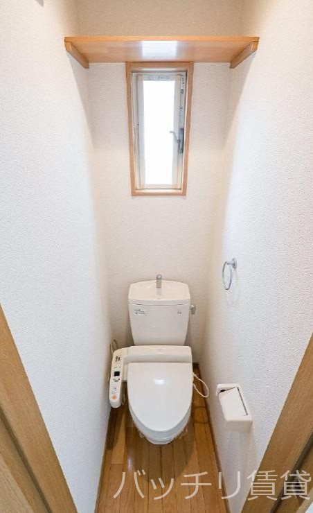 トイレ　別号室タイプの為、現状を優先