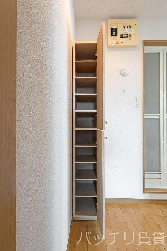 玄関　別号室タイプの為、現状を優先致します。