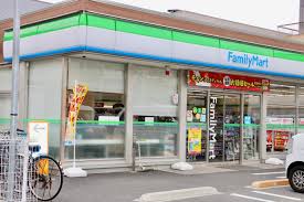 コンビニ　ファミリーマート青戸四丁目店（コンビニ）まで317m