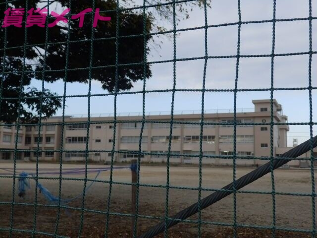 小学校　津市立白塚小学校（小学校）まで223m
