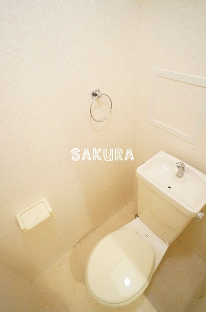 トイレ　落ち着いた色調のトイレです♪