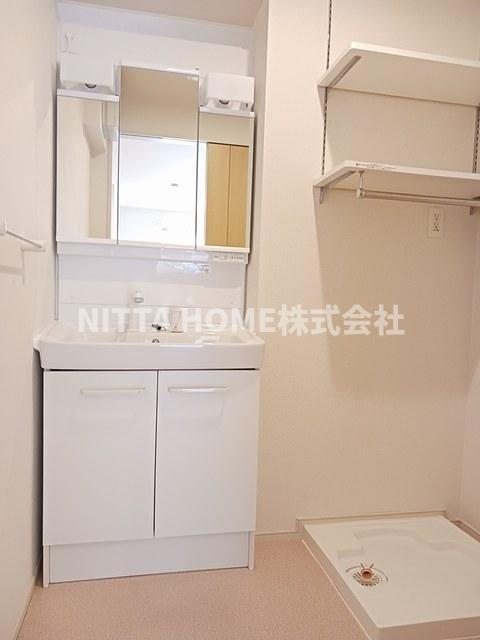 洗面設備　三面鏡付き洗面台もあります♪