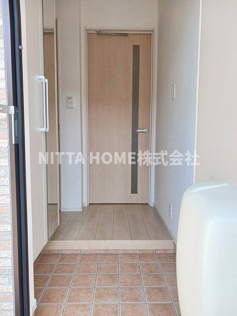 玄関　広いスペースの玄関です＊