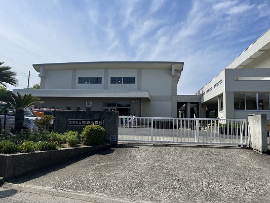 小学校　御崎小学校（小学校）まで997m