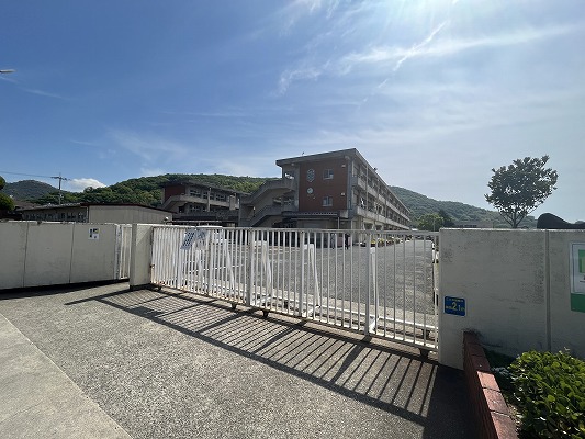 中学校　赤穂市立中学校赤穂東中学校（中学校）まで1341m