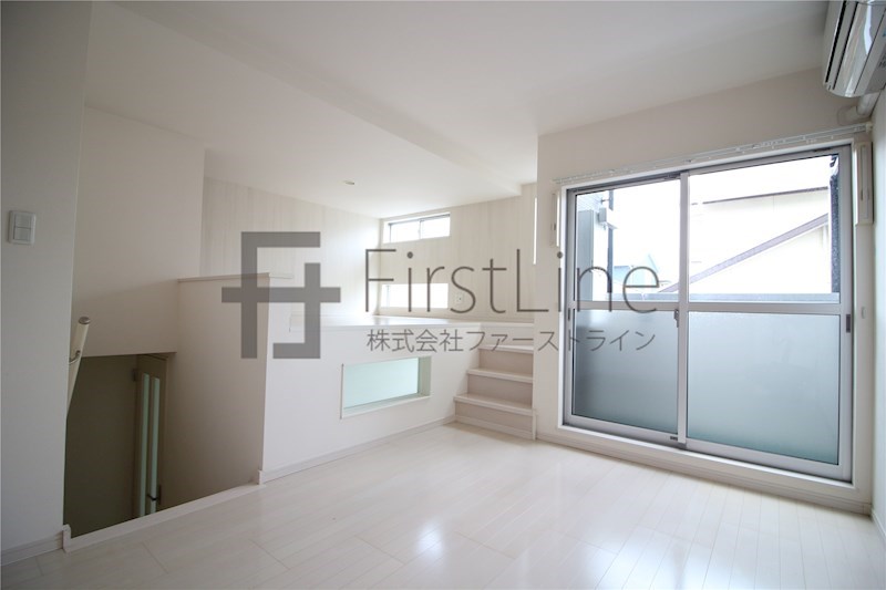 居室・リビング　別号室の写真です※現況優先