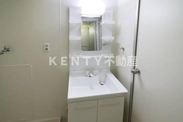 洗面設備　ゆったりとスペースのある洗面所