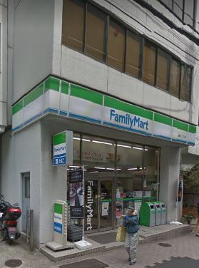 コンビニ　ファミリーマート麹町二丁目店（コンビニ）まで7m