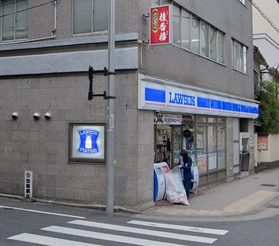 コンビニ　ローソン 麹町二丁目店（コンビニ）まで45m