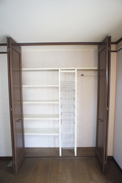 収納　収納ボックスを置いたり、工夫しながら衣類を収納できます♪