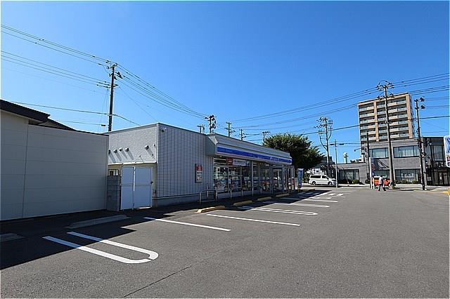 コンビニ　ローソン 秋田川尻総社町店（コンビニ）まで87m