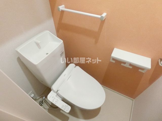 ファーストプレイス築捨IIのトイレ写真