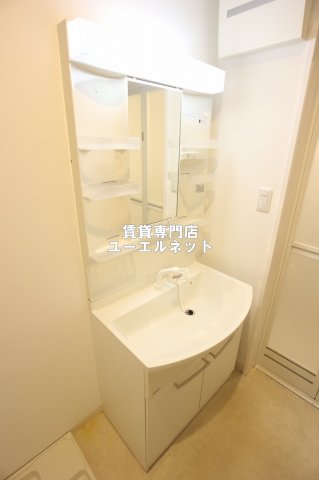 洗面設備　清潔感ある独立洗面台で毎日気持ちよく♪