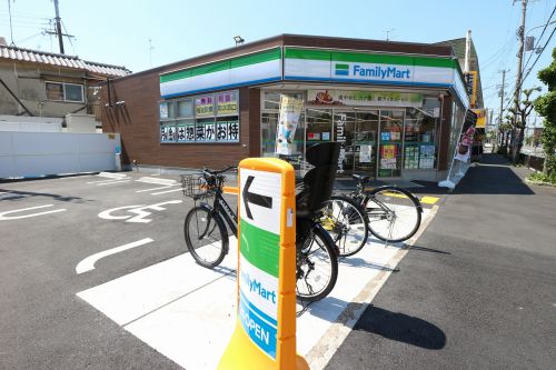 コンビニ　ファミリーマート　豊中北条町店（コンビニ）まで231m
