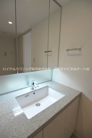 洗面設備　☆三面鏡付きの独立洗面台☆