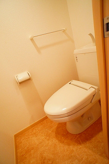 トイレ　トイレは暖房便座です。