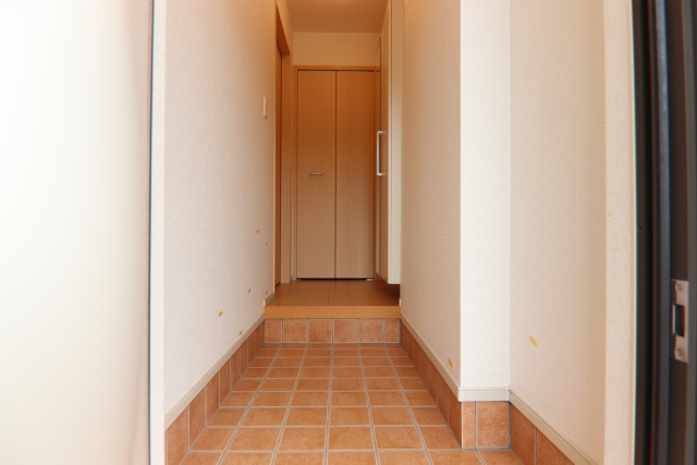 玄関　※別室の参考写真の為、現況優先です。