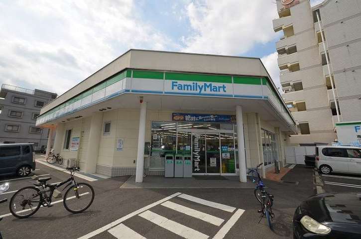 コンビニ　ファミリーマート（コンビニ）まで501m