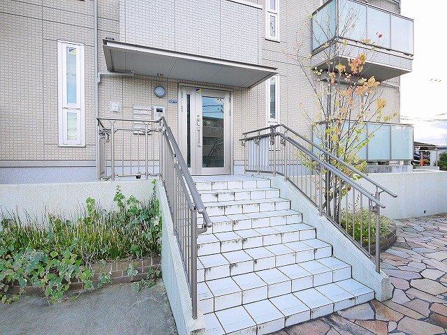 エントランス　ゆとりのあるエントランスです