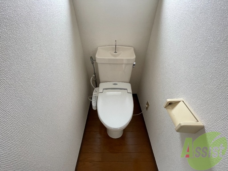 トイレ　ウォシュレットが付いているキレイなお手洗いです。