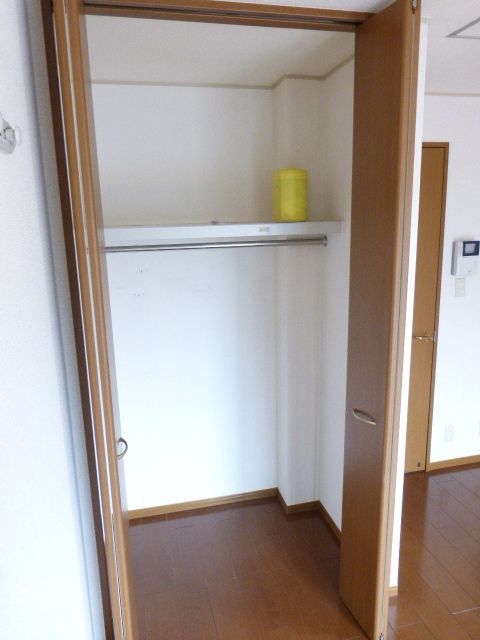 収納　たっぷりクローゼットです