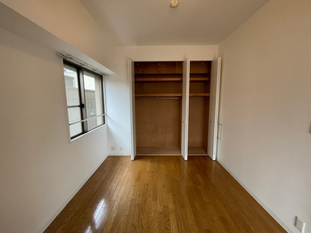 収納　イメージとして同マンション他部屋を表示しています