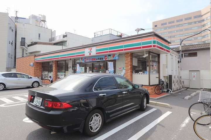 コンビニ　セブンイレブン（コンビニ）まで963m