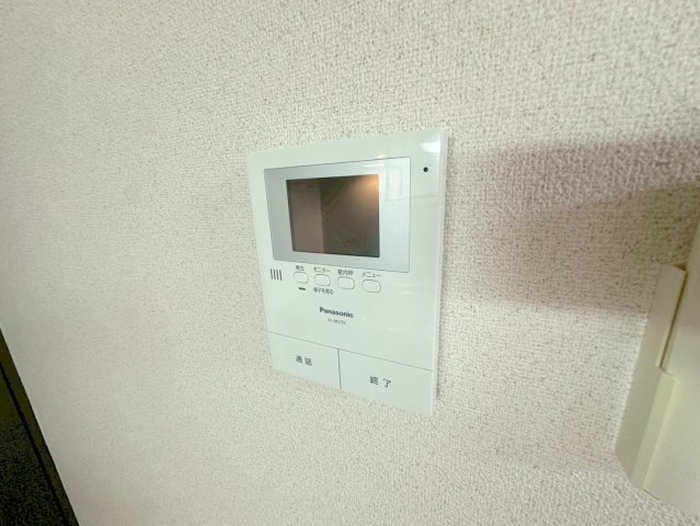 セキュリティ　TVモニターホンで来客が誰か確認してから開けて下さいね