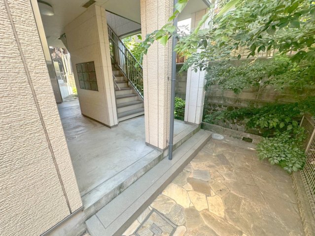 エントランス　綺麗なエントランスです。