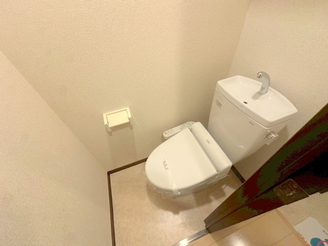 トイレ　清潔感のあるトイレは、誰もがリラックスできる空間です。