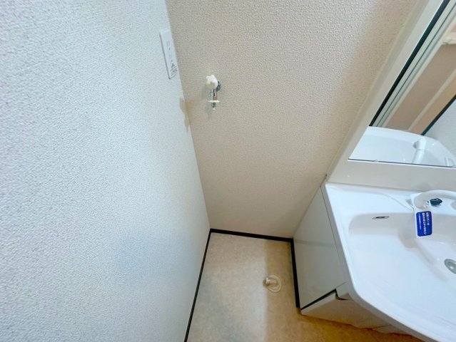 その他設備　嬉しい室内洗濯機置場。これで洗濯機も長持ちしますね。