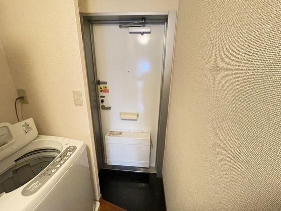 玄関　※別号室の写真です。