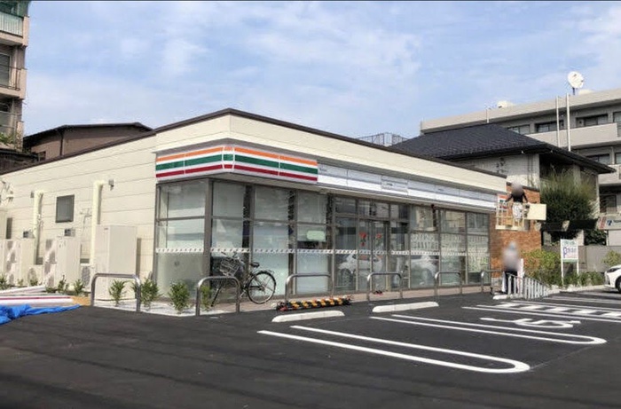 コンビニ　セブンイレブン（コンビニ）まで180m