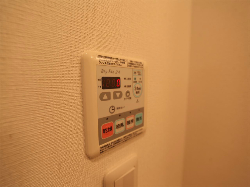 その他設備　浴室暖房乾燥機付き