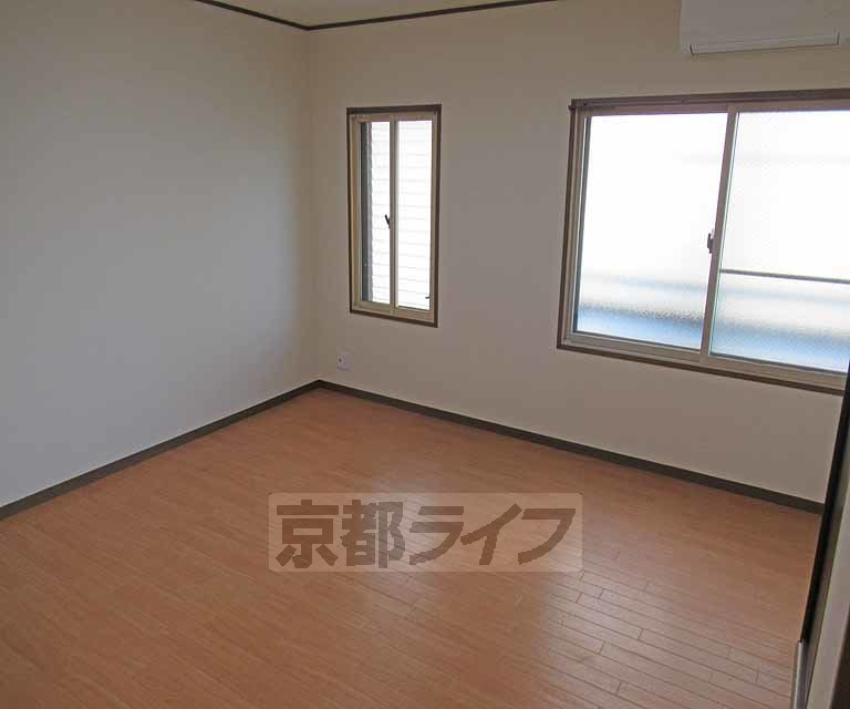 居室・リビング　使いやすいフローリングのお部屋です