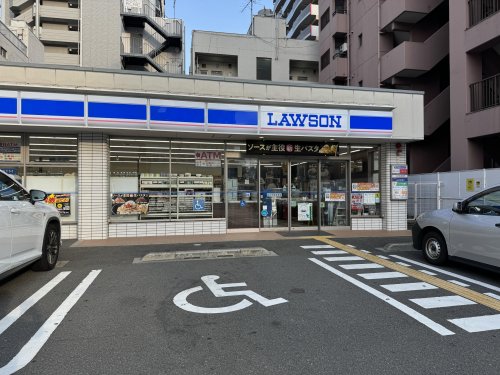 コンビニ　ローソン 桜川駅前店（コンビニ）まで112m