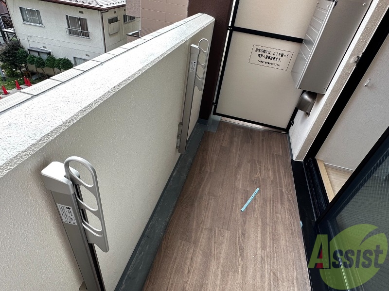 バルコニー　ベランダはよく日が当たり気持ちの良い空間です。