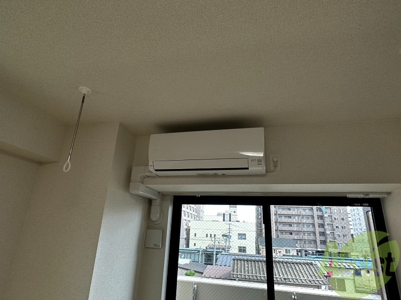 その他設備　リビングのエアコンで暑い日も寒い日も快適に過ごせます
