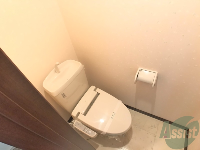 トイレ　トイレはウォシュレット機能付きです。安心して使用できますね