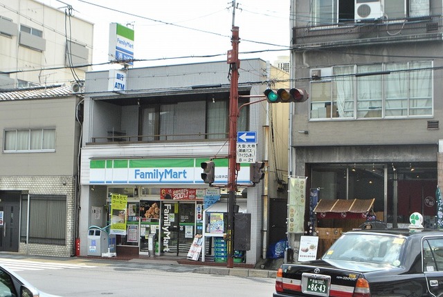 コンビニ　ファミリーマート東郷東山安井店（コンビニ）まで783m