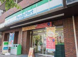 コンビニ　ファミリーマート伝通院前店（コンビニ）まで161m