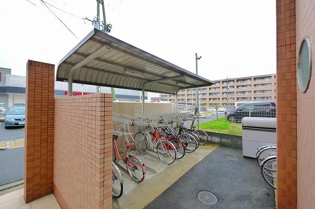その他共有部分　屋根付きの駐輪場です